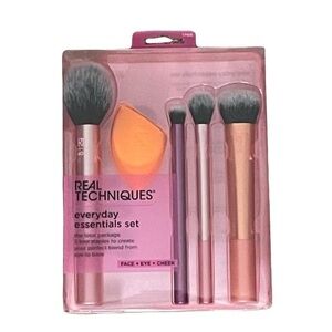 Real Techniques Everyday Essentials Makeup Brush & Tool Set